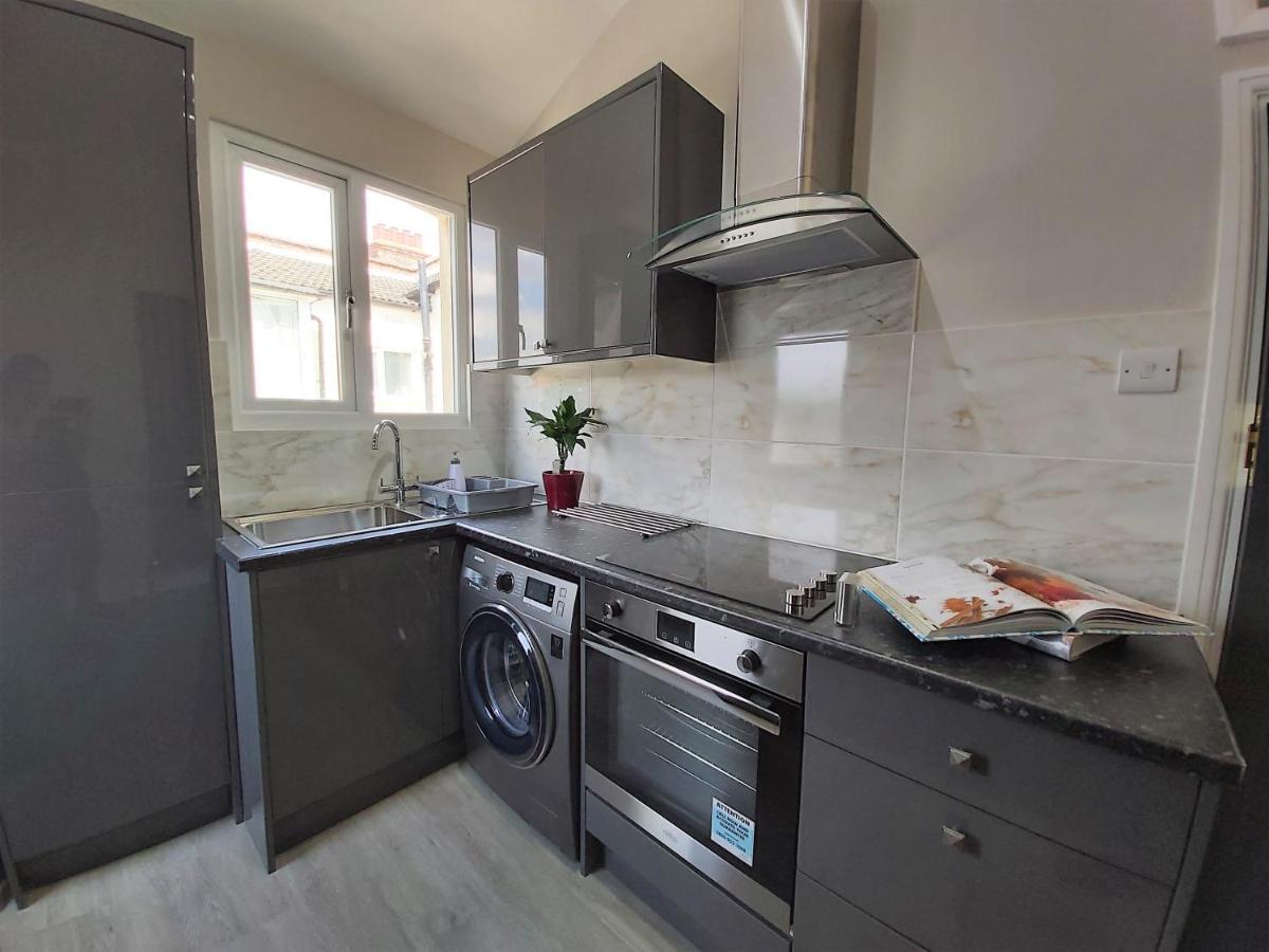 Apartamento Beautifully Renovated 2 Bed Flat - Close To Beach Southend-on-Sea Exterior foto